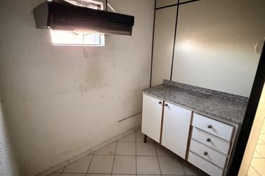Sal&atilde;o Comercial para alugar - 300m&sup2; - Zona VII