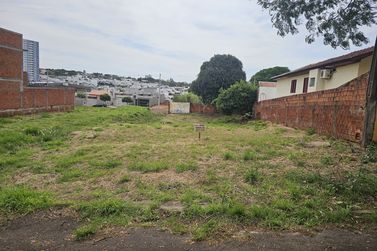 Terreno &agrave; venda - 330m&sup2; - Parque San Remo