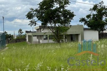 Terreno &agrave; venda - 270m&sup2; - Centro