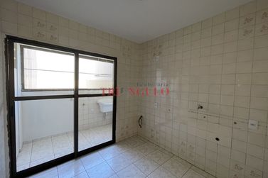 Apartamento para alugar - 61m&sup2; - ZONA I