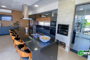 Casa &agrave; venda - 315m&sup2; - RESID. ROYAL GARDEN