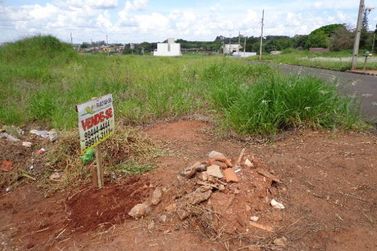 Terreno &agrave; venda - 204m&sup2; - Jardim Aeroporto