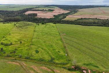 Ch&aacute;cara &agrave; venda - Ivat&eacute;