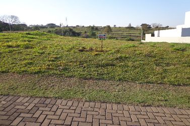 Terreno &agrave; venda - 297m&sup2; - CONDOM&Iacute;NIO JARDINS DE VERSAILLES