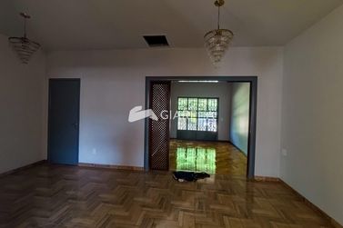 Casa &agrave; venda - 182m&sup2; - CENTRO