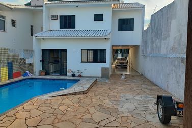 Sobrado &agrave; venda - 232m&sup2; - Zona 2