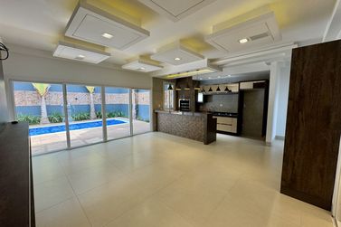 Casa &agrave; venda - 230m&sup2; - Condom&iacute;nio Royal Garden