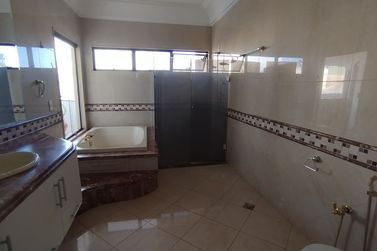 Casa &agrave; venda - 406m&sup2; - Zona II