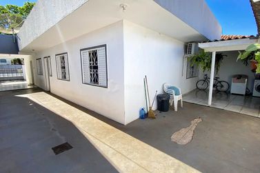 Casa &agrave; venda - 202m&sup2; - Zona Armaz&eacute;m