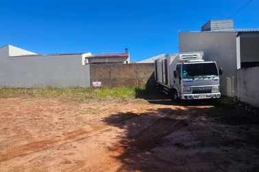 Terreno &agrave; venda - 180m&sup2; - Zona VII