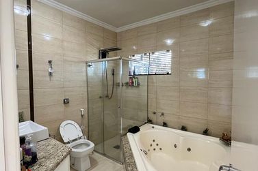 Sobrado &agrave; venda - 420m&sup2; - Jd Suzuki