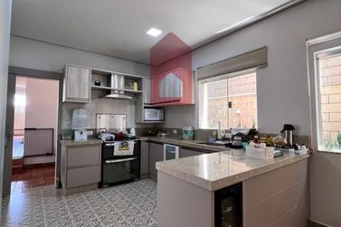 Casa &agrave; venda - 700m&sup2; - Centro