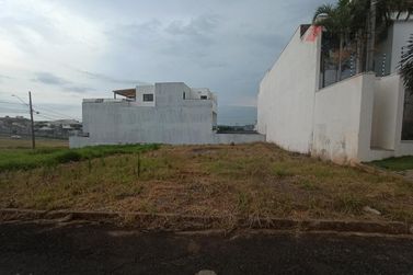 Terreno &agrave; venda - 225m&sup2; - Jardim Arauc&aacute;ria