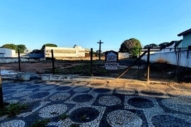 Terreno &agrave; venda - 1014m&sup2; - Zona I