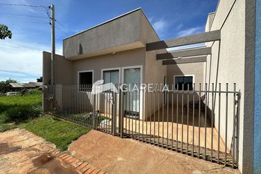 Casa &agrave; venda - 50m&sup2; - JARDIM PINHEIRINHO