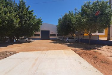 Sal&atilde;o Comercial para alugar - 1000m&sup2; - Rodovia