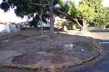 Terreno &agrave; venda - 279m&sup2; - Zona V