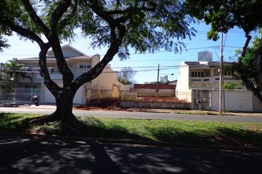 Terreno &agrave; venda - 490m&sup2; - Zona II