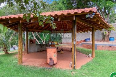 Ch&aacute;cara &agrave; venda - 25m&sup2; - -