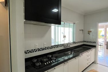 Sobrado &agrave; venda - 420m&sup2; - Jd Suzuki