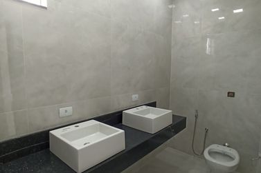 Sobrado &agrave; venda - 200m&sup2; - Jardim Tropical