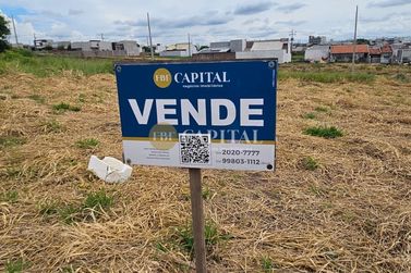 Terreno &agrave; venda - 214m&sup2; - Jardim Aeroporto