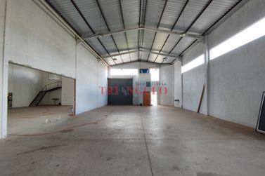 Sal&atilde;o Comercial para alugar - 214m&sup2; - JARDIM IMIGRANTES