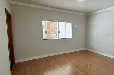 Casa &agrave; venda - 202m&sup2; - Zona 1a  Pr&oacute;ximo Ao Hospital Cemil