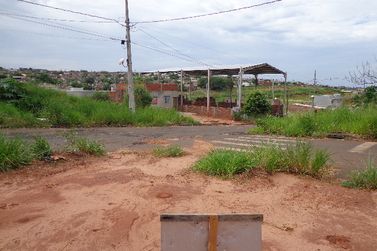 Terreno &agrave; venda - 250m&sup2; - JARDIM IMP&Eacute;RIO DO SOL