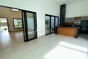 Casa &agrave; venda - 250m&sup2; - Condom&iacute;nio Mont Blanc