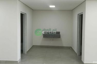 Sal&atilde;o Comercial para alugar - 240m&sup2; - Parque Colina Verde