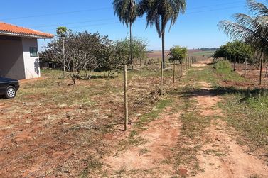 Ch&aacute;cara &agrave; venda - Rod. Henio Romagnoli