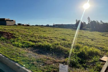 Terreno &agrave; venda - 370m&sup2; - Condom&iacute;nio Paysage Unique