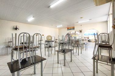 Sala Comercial &agrave; venda - 200m&sup2; - Centro