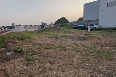 Terreno &agrave; venda - 402m&sup2; - JARDIM LAGUNA