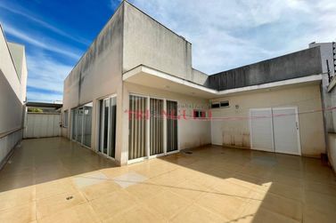 Casa &agrave; venda - 180m&sup2; - JARDIM ALPHAVILE
