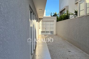Casa &agrave; venda - 218m&sup2; - Condom&iacute;nio Residencial Portal das &Aacute;guas