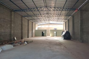 Sal&atilde;o Comercial &agrave; venda - 640m&sup2; - Zona Armazem