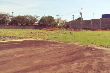 Sal&atilde;o Comercial &agrave; venda - 940m&sup2; - Zona Industrial