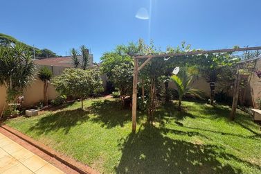 Casa &agrave; venda - 420m&sup2; - JARDIM SUZUKI