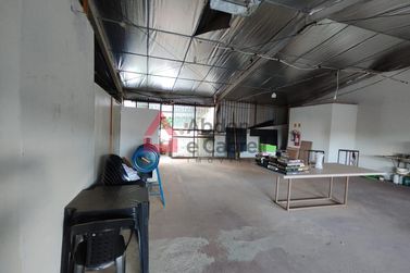 Sal&atilde;o Comercial &agrave; venda - 726m&sup2; - Zona Armazem