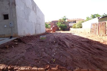 Terreno &agrave; venda - 350m&sup2; - Zona Armazem