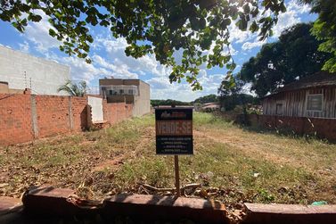 Terreno &agrave; venda - 525m&sup2; - Zona VI