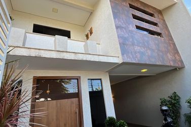 Sobrado &agrave; venda - 245m&sup2; - Zona II