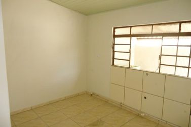 Sala Comercial &agrave; venda - 200m&sup2; - ZONA IV