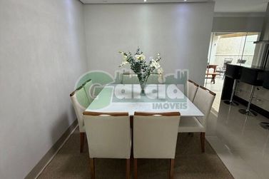 Casa &agrave; venda - 200m&sup2; - Zona I
