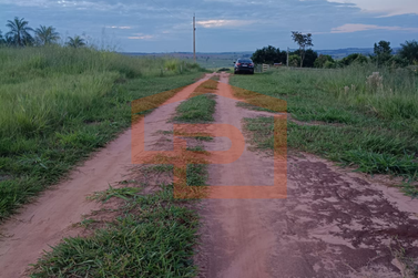 Ch&aacute;cara &agrave; venda - 5000m&sup2; - Zona Rural