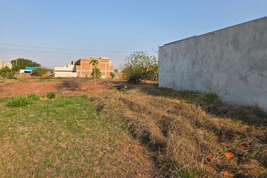 Terreno &agrave; venda - 136m&sup2; - PARQUE ILHA DA MADEIRA
