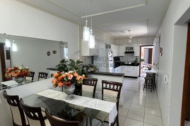 Casa &agrave; venda - 225m&sup2; - Jardim Para&iacute;so