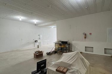 Sal&atilde;o Comercial para alugar - 180m&sup2; - Parque Residencial da G&aacute;vea